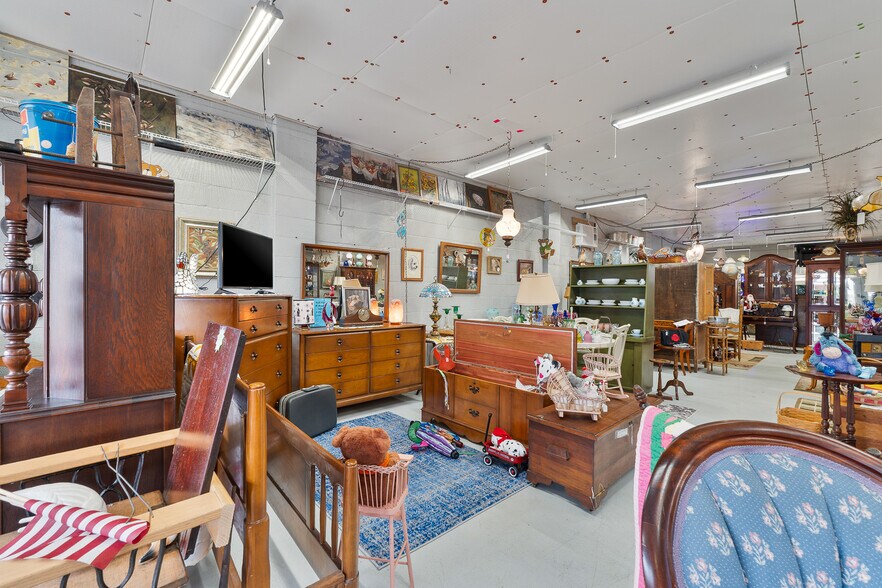 More Photos Of 727-735 14th St W, Huntington Storefront For Sale