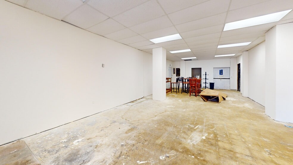 More Photos Of 100-114 W Wishkah St, Aberdeen General Retail For Lease