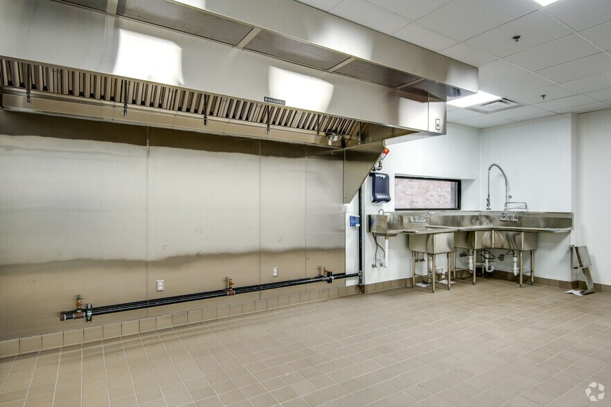 More Photos Of 733-737 N Milwaukee St, Milwaukee Restaurant For Lease