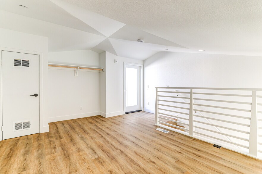 More Photos Of 7606 Girard Ave, La Jolla Apartments For Sale