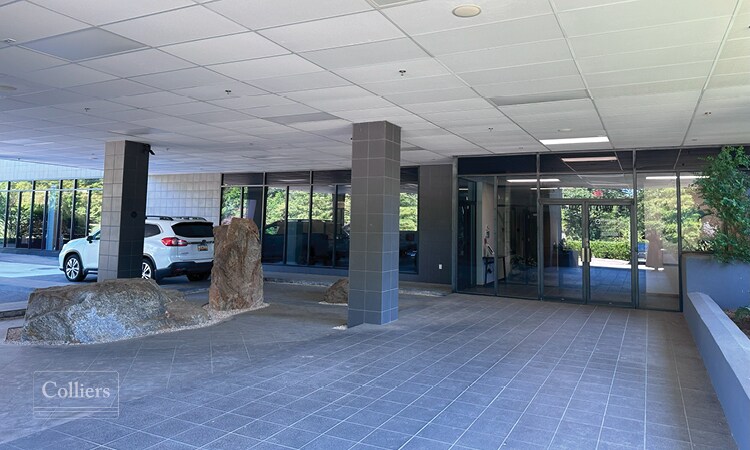 More Photos Of 856 S Pleasantburg Dr, Greenville Office For Lease