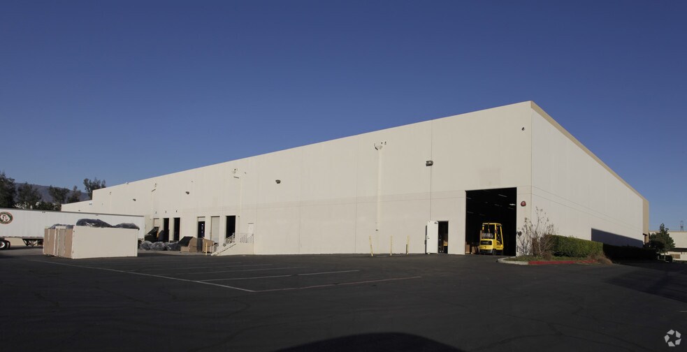 More Photos Of 651 Barrington Ave, Ontario Warehouse For Lease