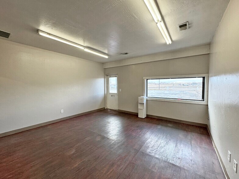 More Photos Of 1325 S Saint Louis Ave, Loveland Auto Repair For Sale