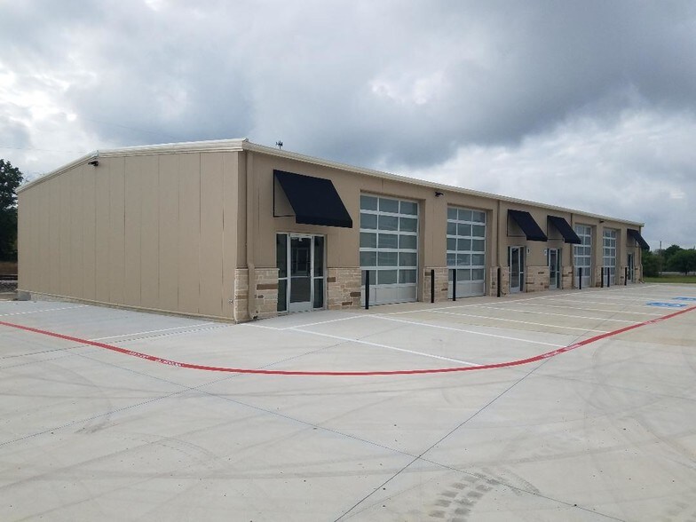 More Photos Of 811 Stonecrest Rd, Argyle Showroom For Lease