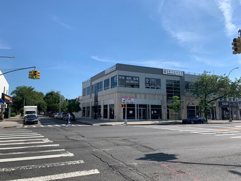 More Photos Of 19220 Northern Blvd, Flushing Storefront Retail Office For Lease