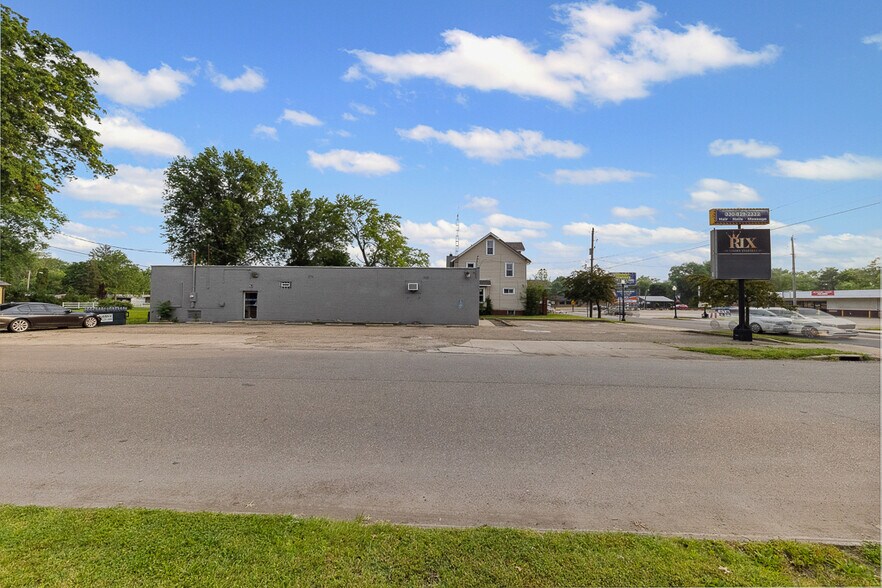 More Photos Of 700 N Union Ave, Alliance Freestanding For Sale