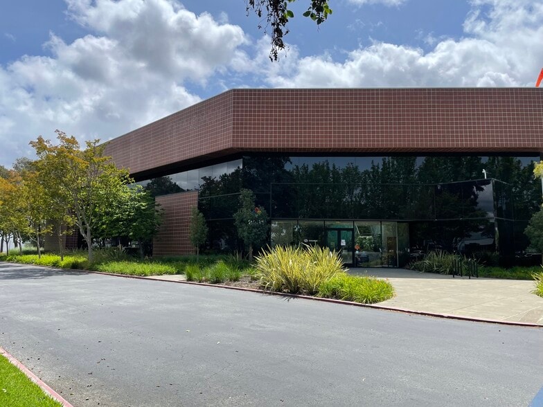 More Photos Of 2581 Junction Ave, San Jose Research And Development For Lease