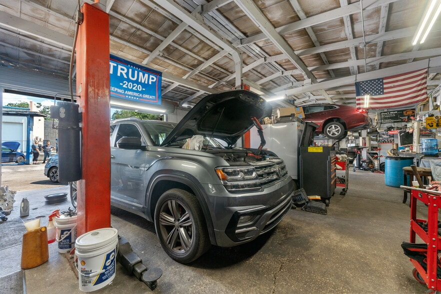 More Photos Of 1814 S Parsons Ave, Seffner Auto Dealership For Sale