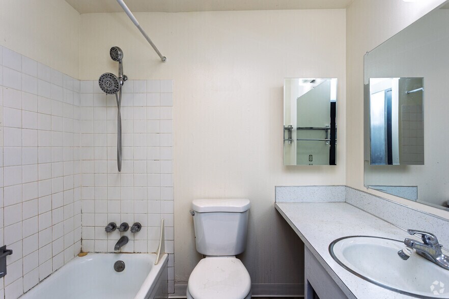 More Photos Of 219 5th Ave NE, Puyallup Apartments For Sale