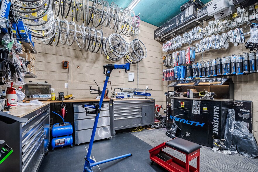 More Photos Of 4901 49 ave, Lloydminster Storefront For Sale