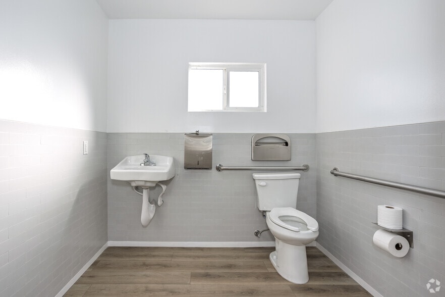 More Photos Of 2706-2708 Artesia Blvd, Redondo Beach Storefront Retail Office For Sale