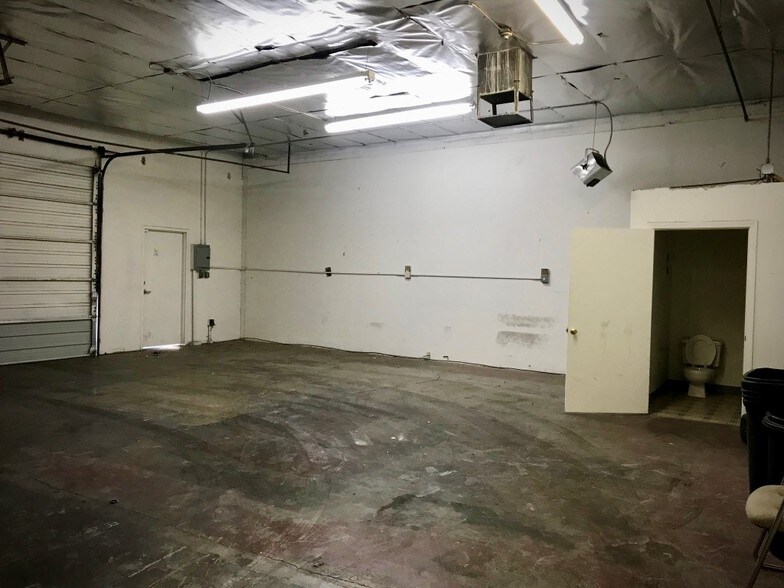 More Photos Of 3867 S Valley View Blvd, Las Vegas Warehouse For Lease