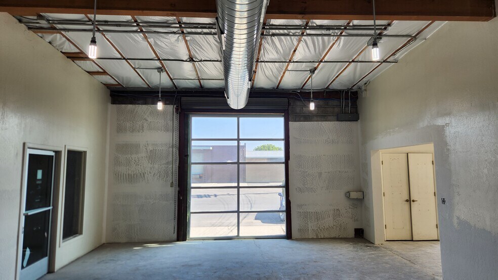 More Photos Of 206 Meyers St, Chico Showroom For Lease