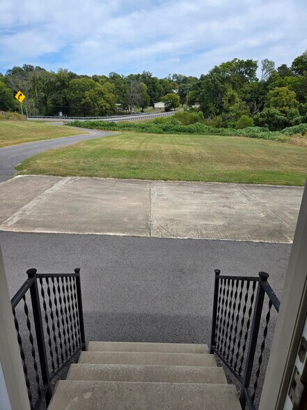 More Photos Of 1315 S Water Ave, Gallatin Freestanding For Lease