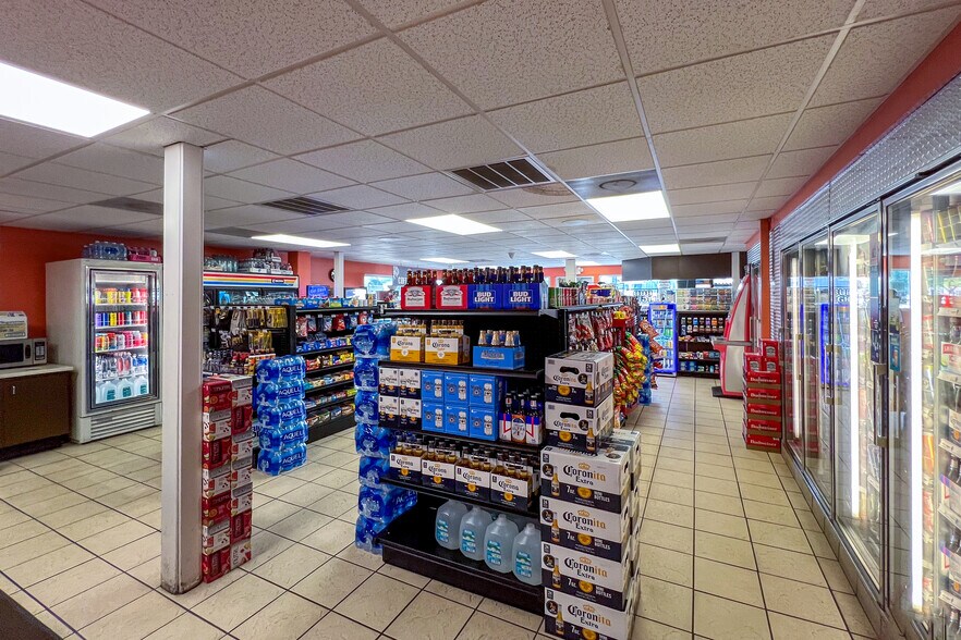 More Photos Of 5704 14th St W, Bradenton Convenience Store For Sale
