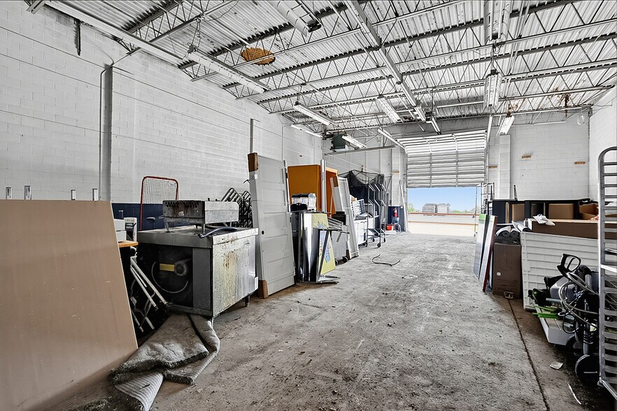 More Photos Of 12925 Auburn St, Detroit Warehouse For Sale