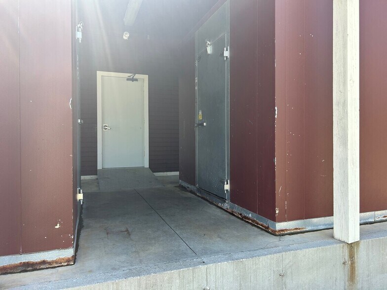 More Photos Of 244 Amesbury Rd, Kensington General Retail For Sale