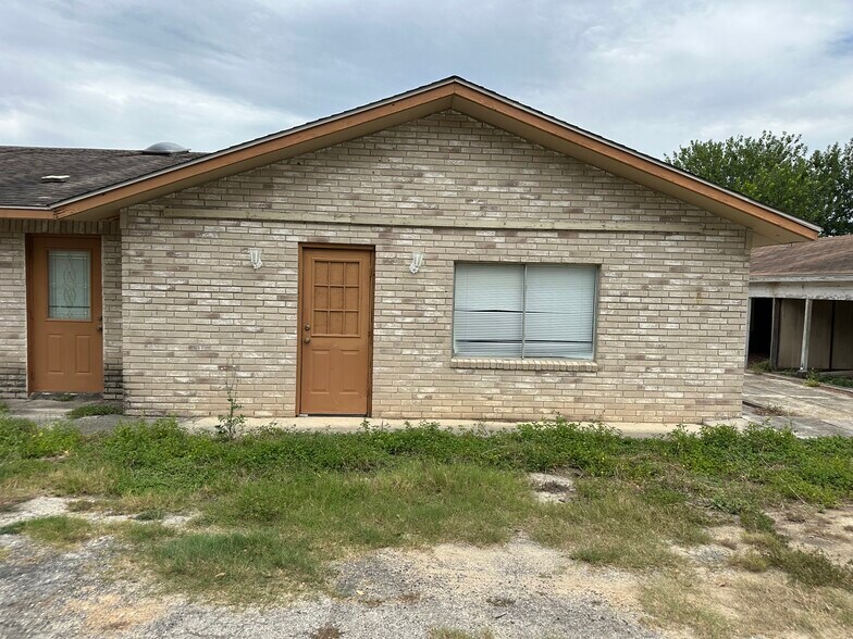 More Photos Of 6628 Crestway Dr, San Antonio Flex For Sale