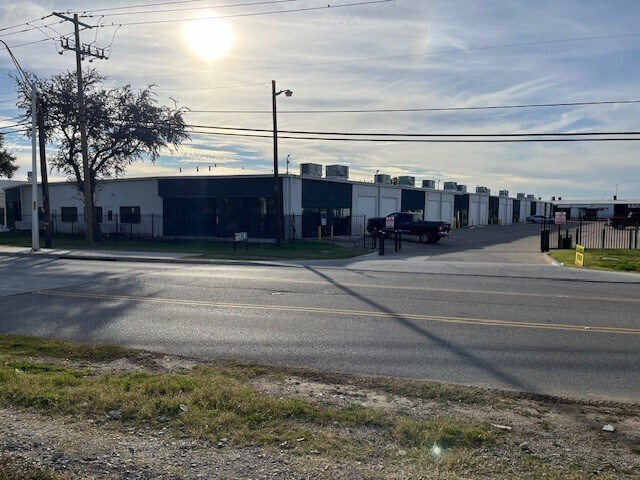 More Photos Of 11363 Denton Dr, Dallas Unknown For Lease