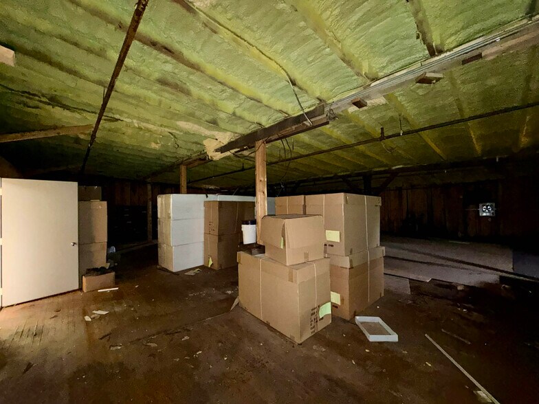 More Photos Of 4030 Gill Ave, Hampstead Research And Development For Sale