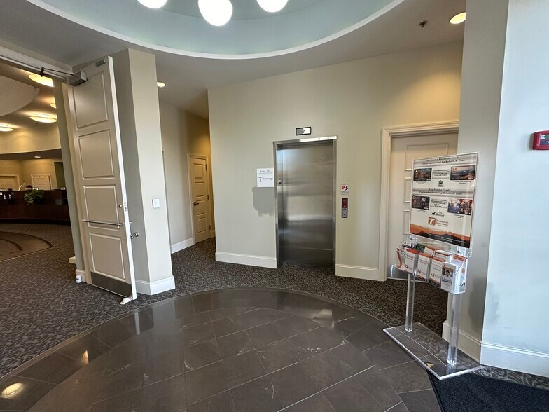 More Photos Of 11470 Parkside Dr, Knoxville Office For Lease