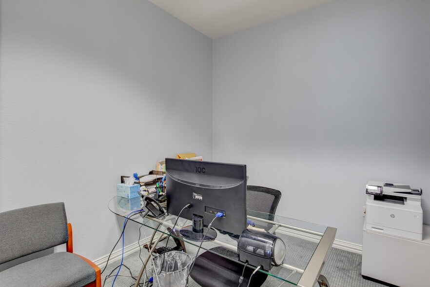 More Photos Of 7633 Bellaire Dr S, Fort Worth Medical For Sale