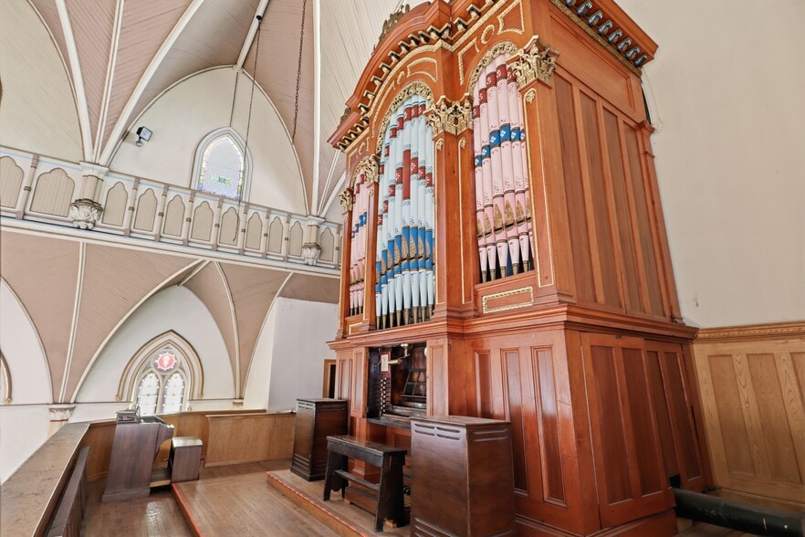 More Photos Of 193 Elk St, Buffalo Religious Facility For Sale