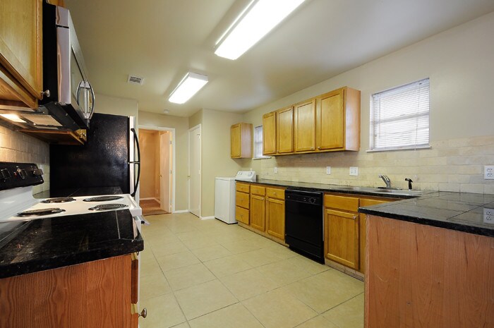 More Photos Of 2841 San Gabriel St, Austin Specialty For Sale