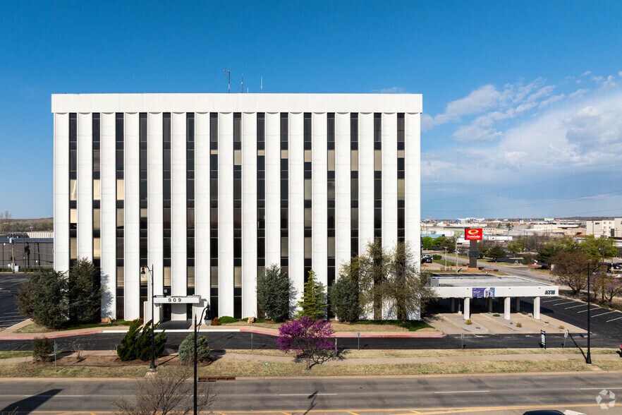 More Photos Of 909 S Meridian Ave, Oklahoma City Office For Lease