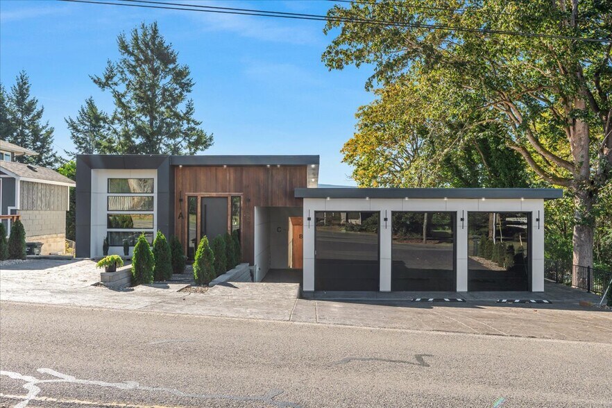 Primary Photo Of 520 Columbia St, Cathlamet Apartments For Sale
