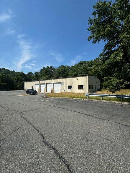 More Photos Of 60 Stickles Pond Rd, Newton Warehouse For Sale