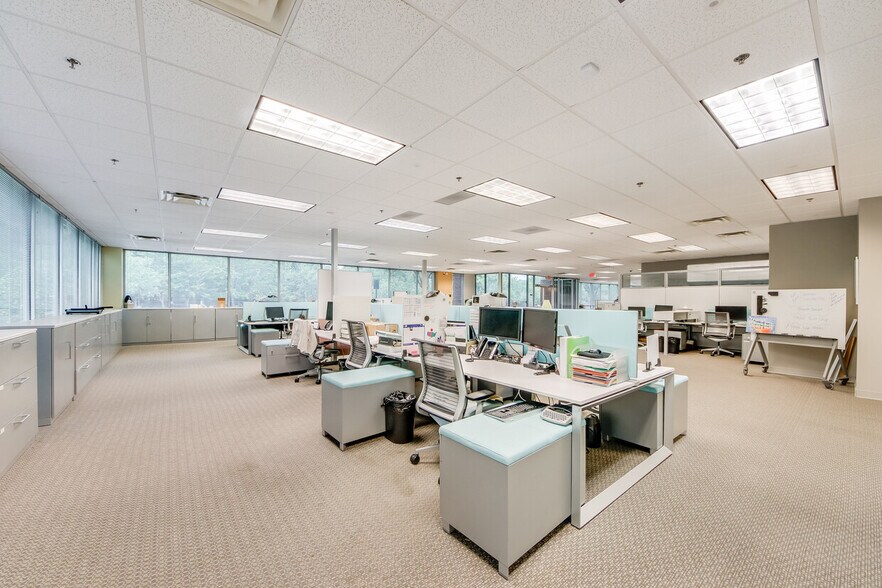 More Photos Of 10700 Abbotts Bridge Rd, Johns Creek General Retail For Lease