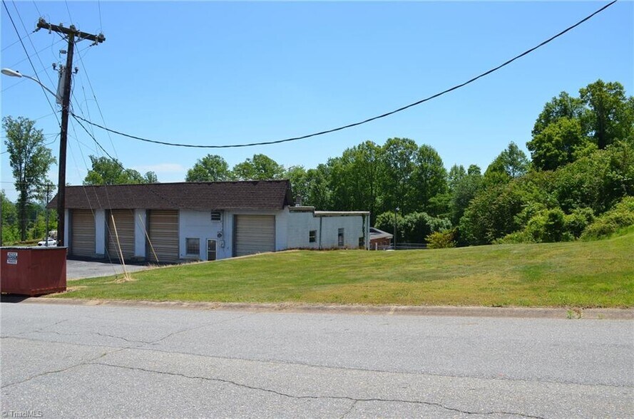 More Photos Of 201 K St, North Wilkesboro Auto Repair For Sale