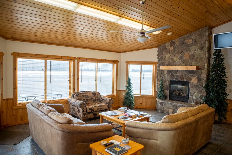 More Photos Of 24226 Lone Pine Rd, Hinckley Airport For Sale