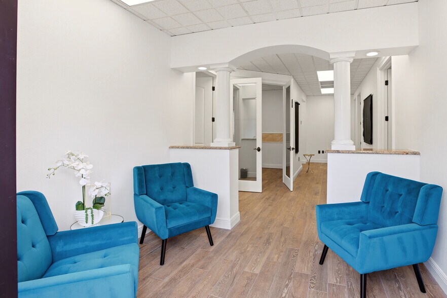 More Photos Of 5266 Office Park Blvd, Bradenton Medical For Lease