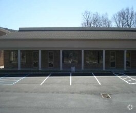 More Photos Of 2 Tamarack Rd, Andover Freestanding For Lease