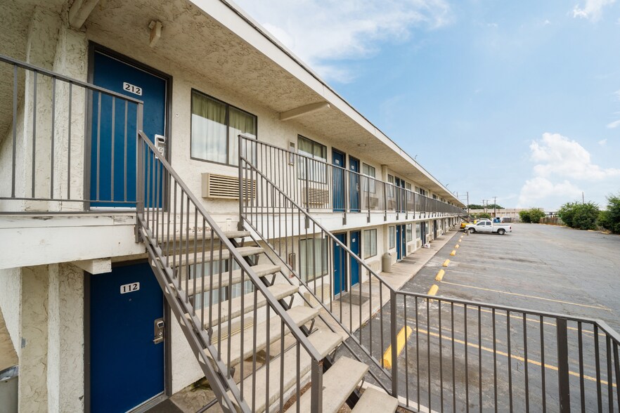 More Photos Of 5522 N Pan Am Expy, San Antonio Hotel For Sale