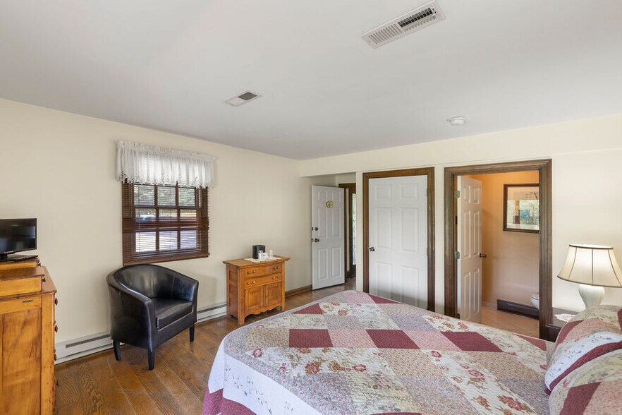 More Photos Of 40 Hospital Rd, Gettysburg Hotel For Sale