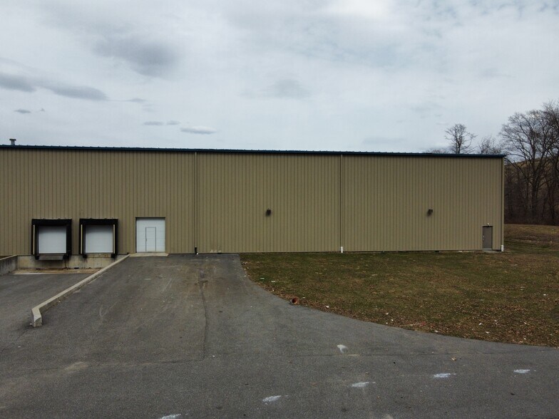 More Photos Of 231 Commerce Dr, Fall River Warehouse For Lease