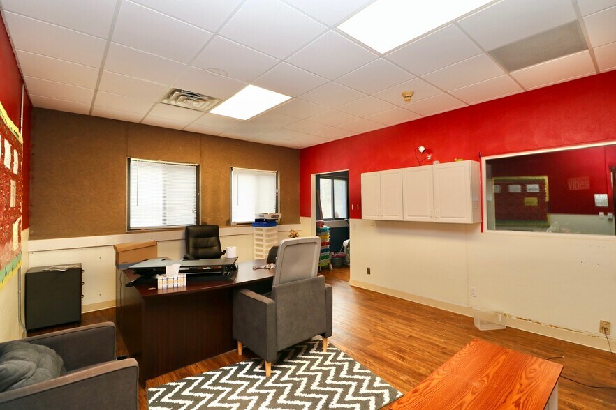 More Photos Of 715 W Locust St, Dubuque Office Residential For Sale