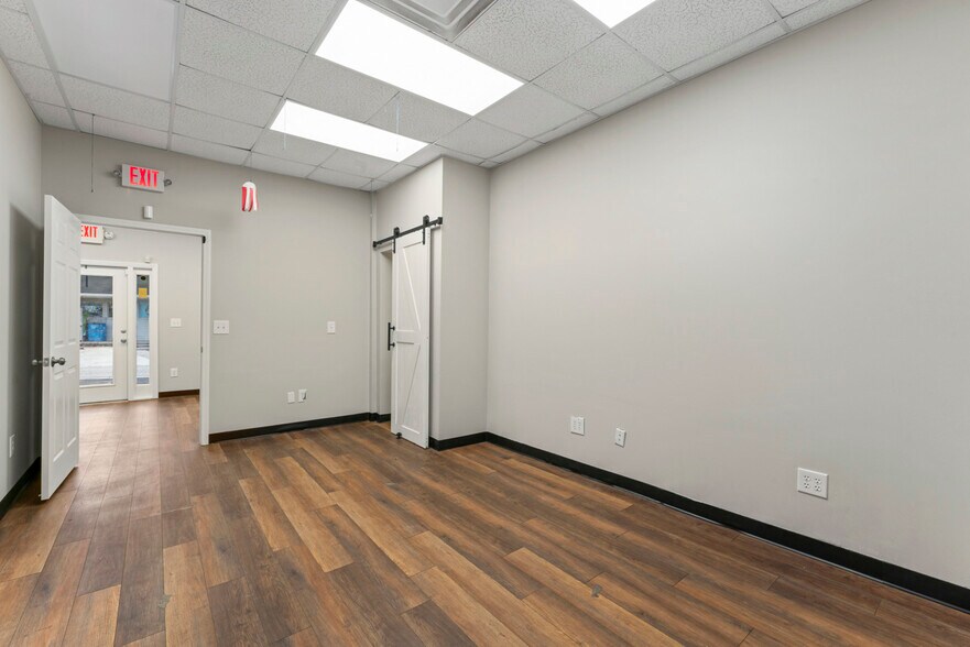 More Photos Of 38 E Main St, Hampton Medical For Lease