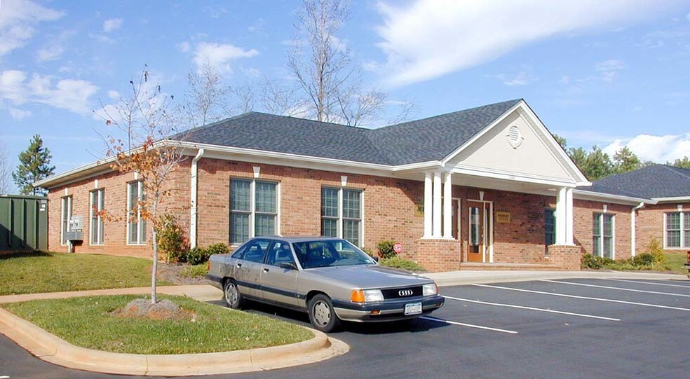 Primary Photo Of 2526 Plantation Center Dr, Matthews Medical For Lease
