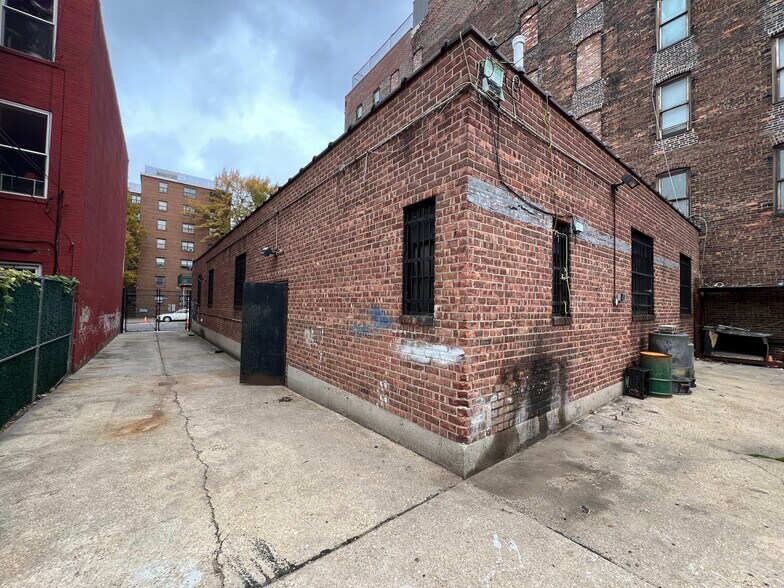 More Photos Of 984 Myrtle Ave, Brooklyn Auto Repair For Lease