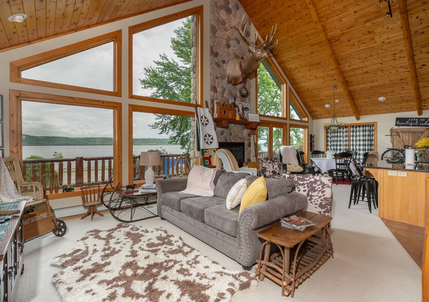 More Photos Of 1127 N Lakeshore Dr, Lake City Hotel For Sale