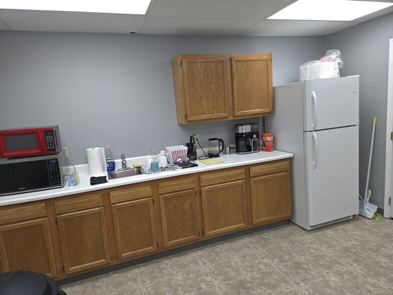 More Photos Of 1274 Volunteer Pky, Bristol Office For Lease