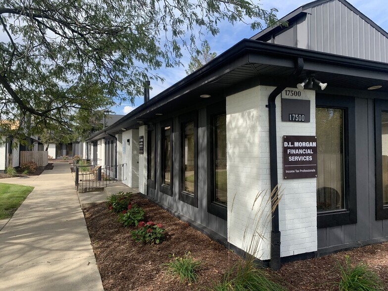 More Photos Of 17500-17516 S Carriageway Dr, Hazel Crest Office For Sale