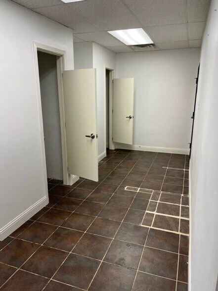 More Photos Of 11227 N Stemmons Fwy, Dallas Office Residential For Sale