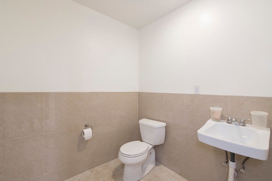 More Photos Of 4233-37 Park, Philadelphia Light Distribution For Sale