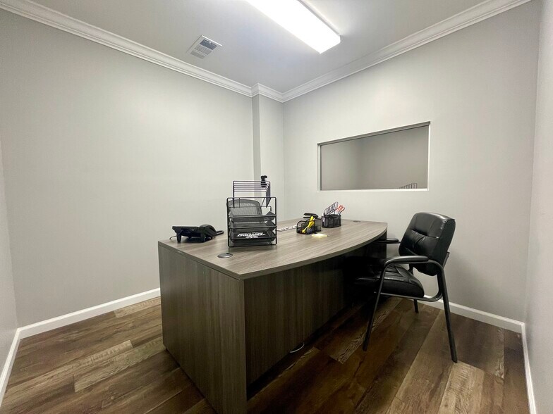 More Photos Of 31 Steelview Dr, Roanoke Distribution For Sale
