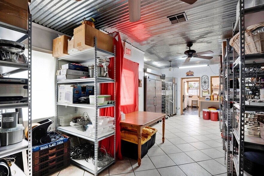 More Photos Of 3101 N Orange Blossom Trl, Zellwood Restaurant For Sale